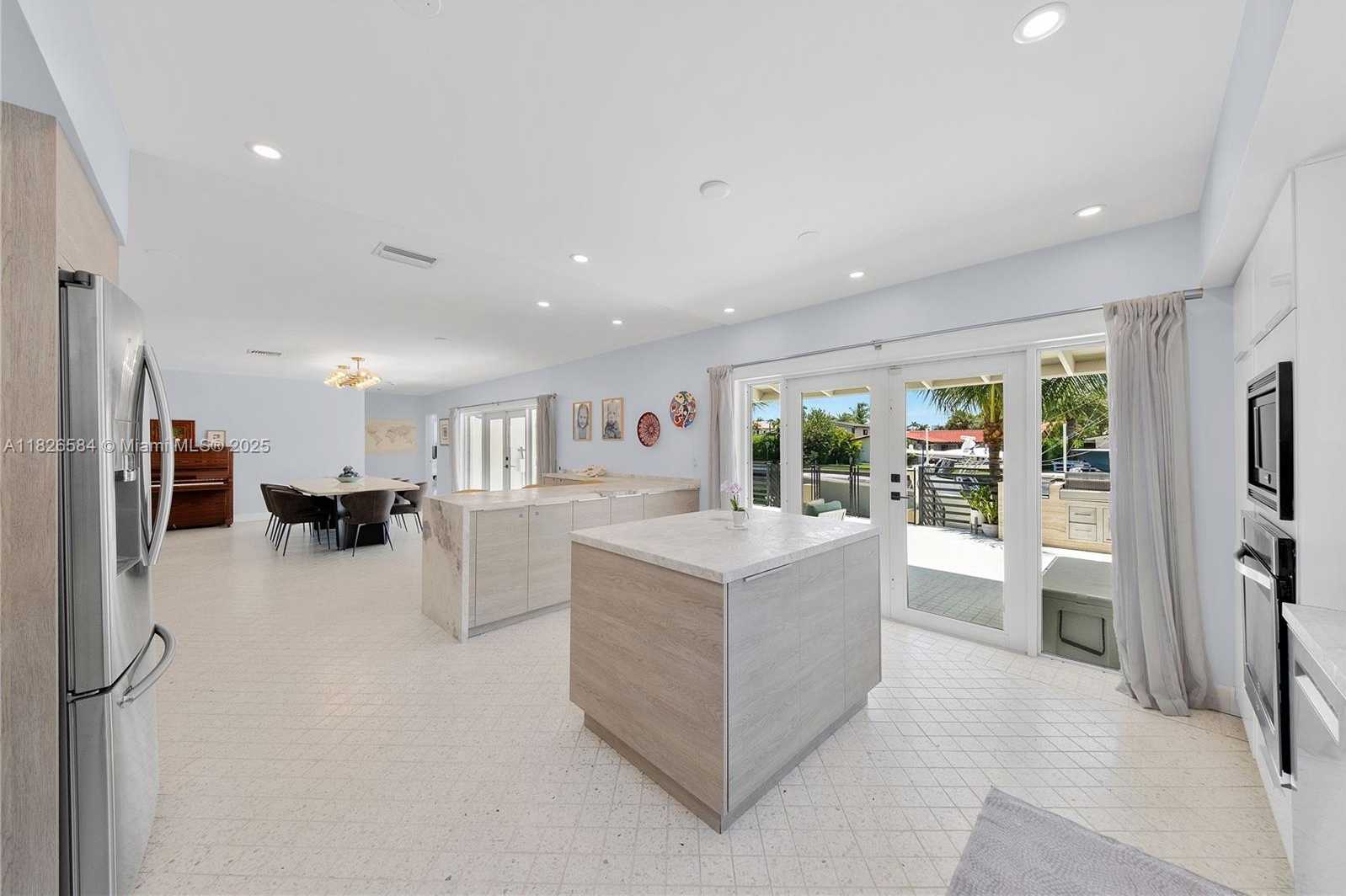 Small Image of 2010 NORTH EAST 122ND RD, North Miami Number 30