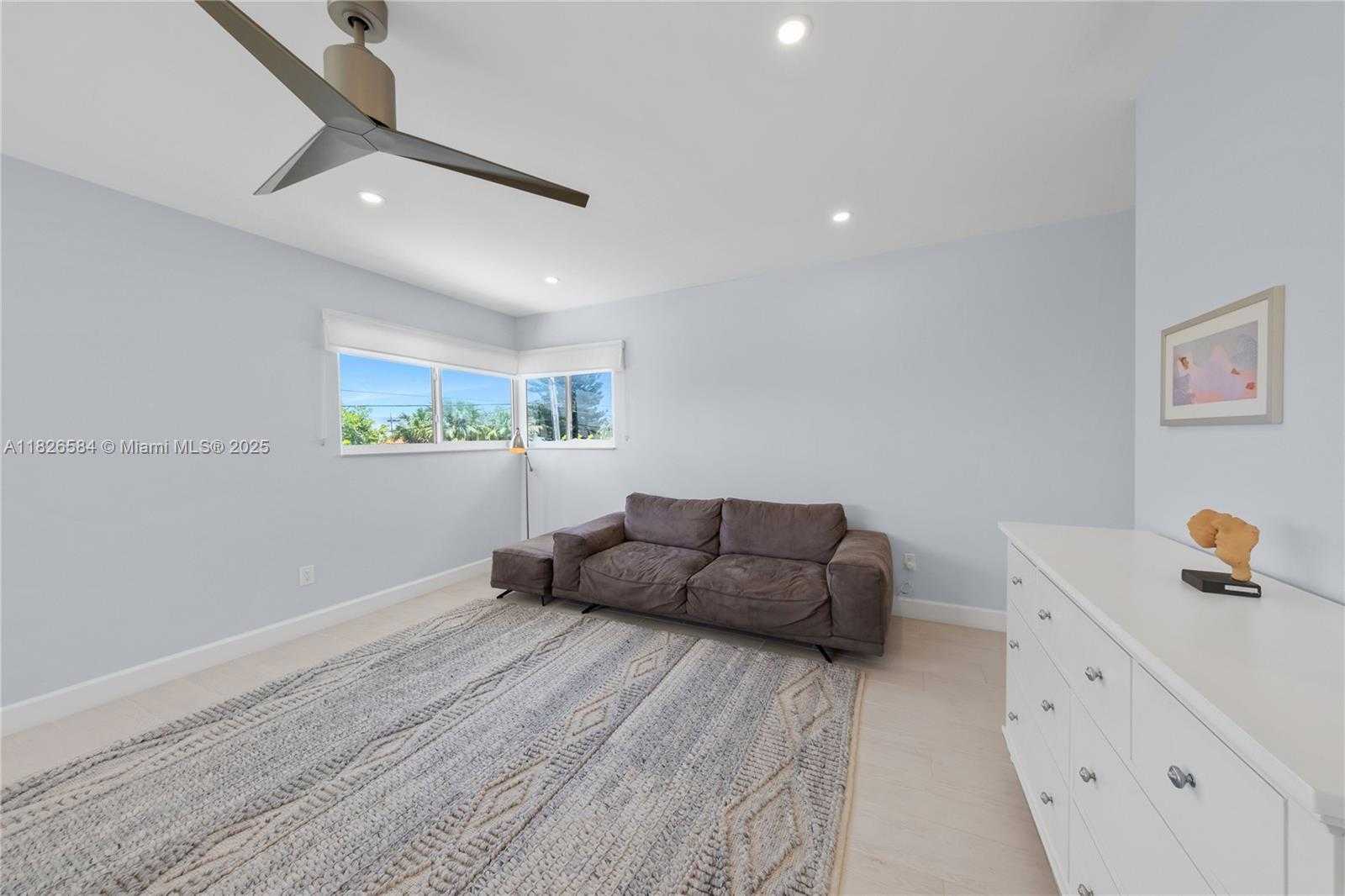 Small Image of 2010 NORTH EAST 122ND RD, North Miami Number 35