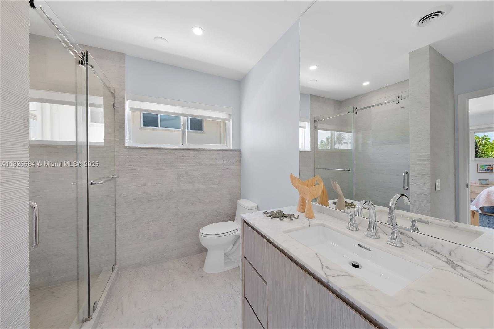 Small Image of 2010 NORTH EAST 122ND RD, North Miami Number 46
