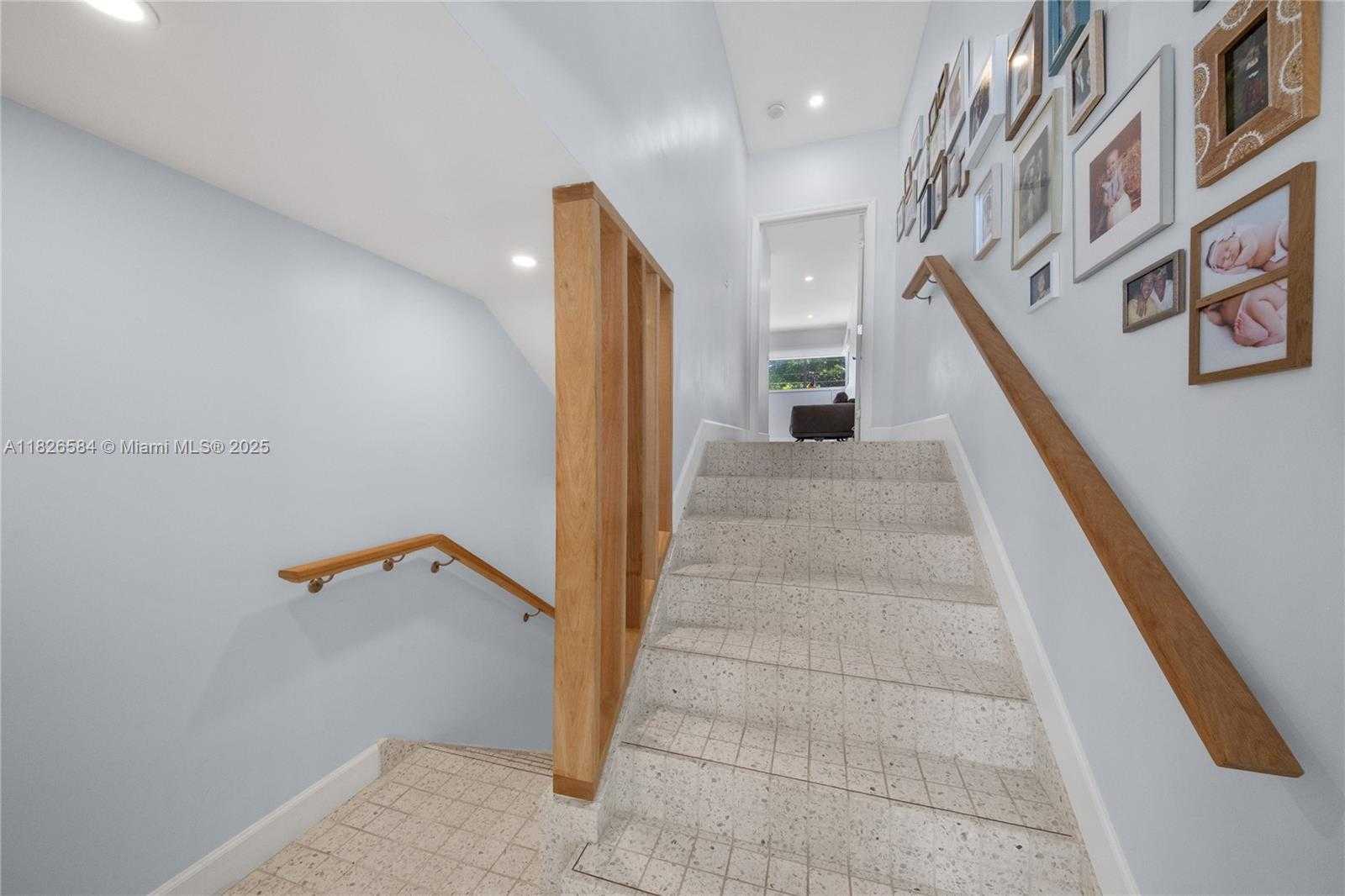 Small Image of 2010 NORTH EAST 122ND RD, North Miami Number 57