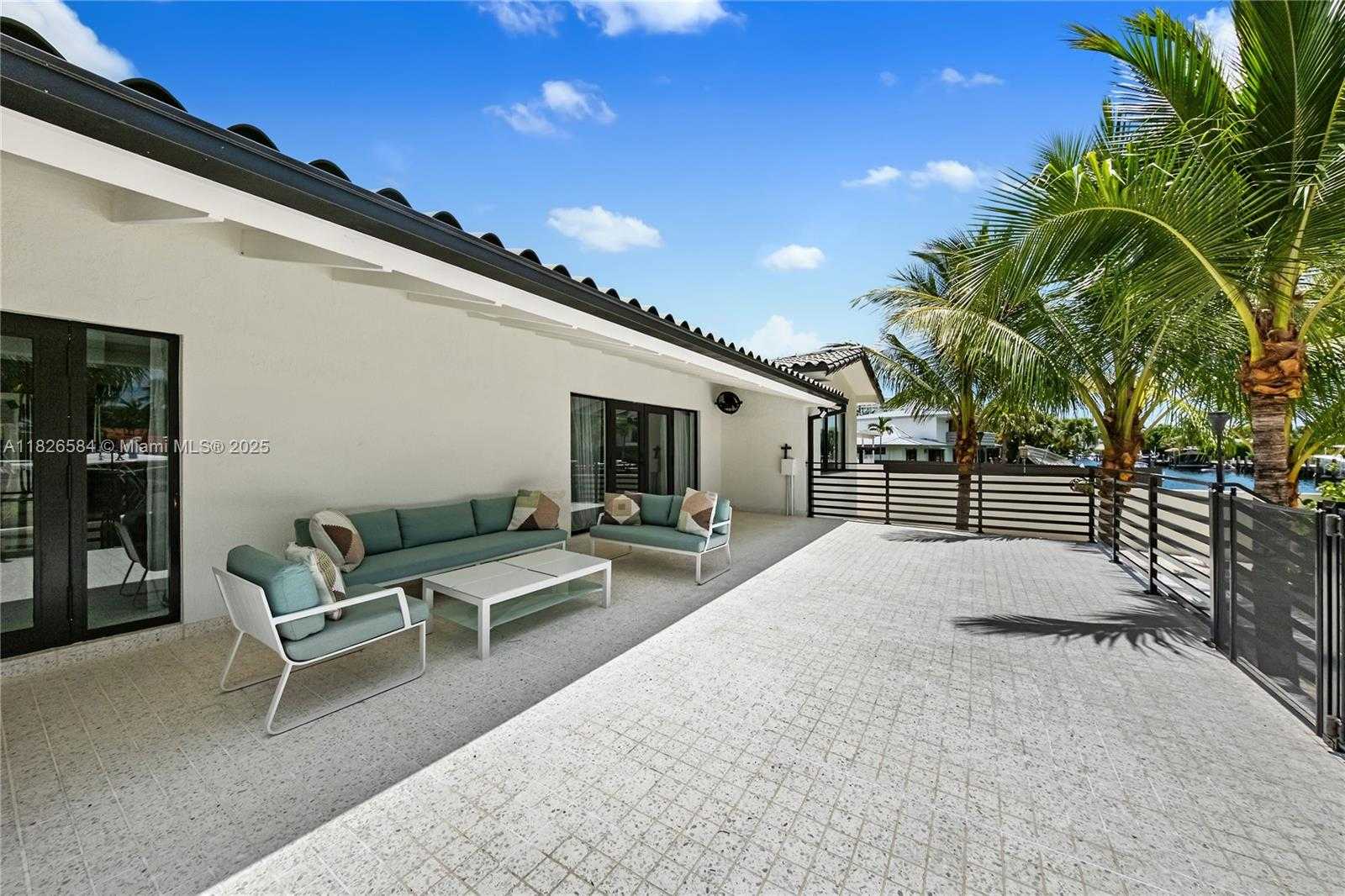 Small Image of 2010 NORTH EAST 122ND RD, North Miami Number 59