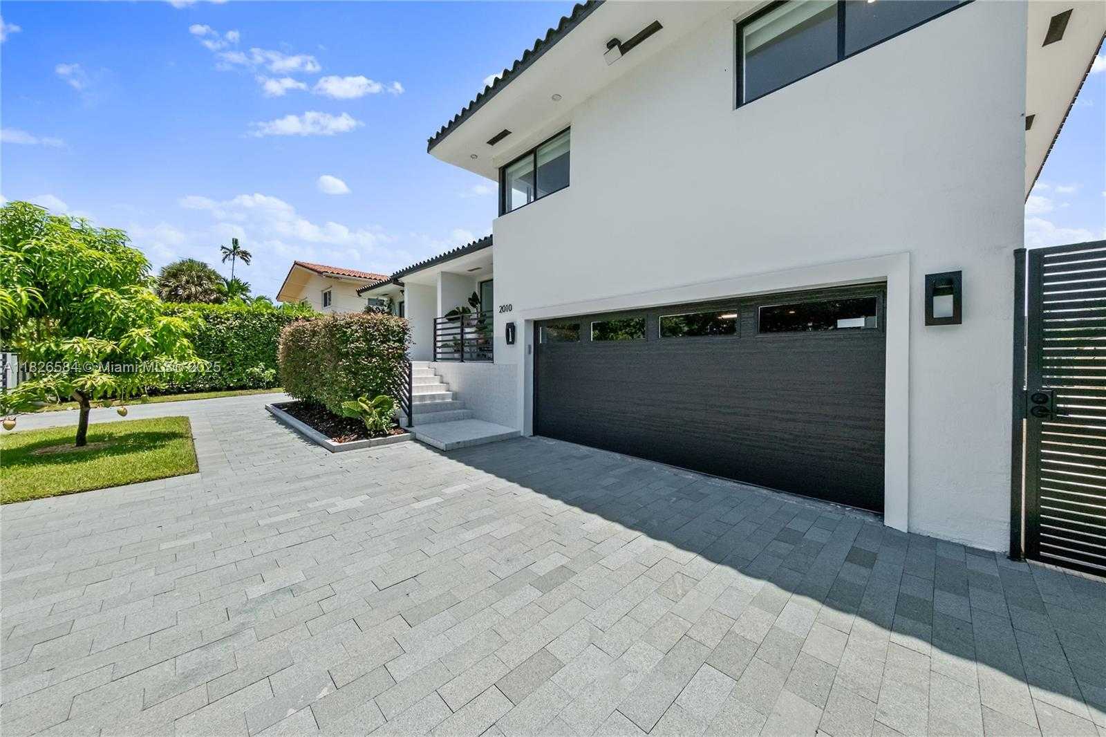 Small Image of 2010 NORTH EAST 122ND RD, North Miami Number 6