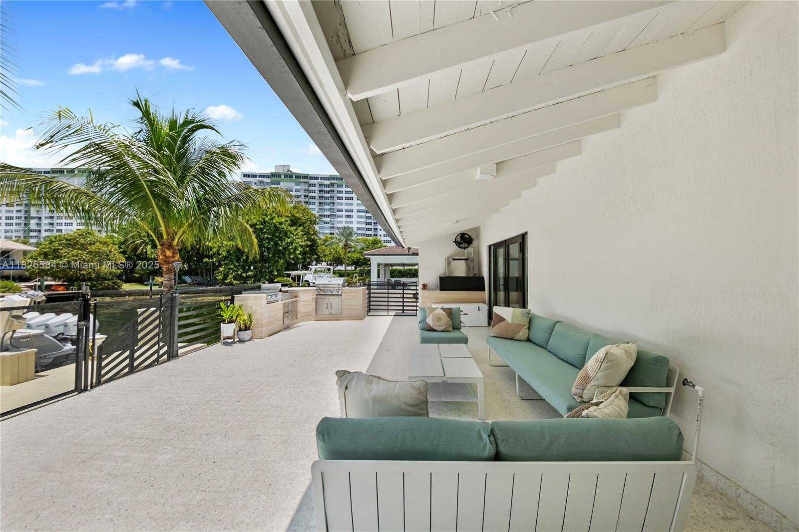 Small Image of 2010 NORTH EAST 122ND RD, North Miami Number 62