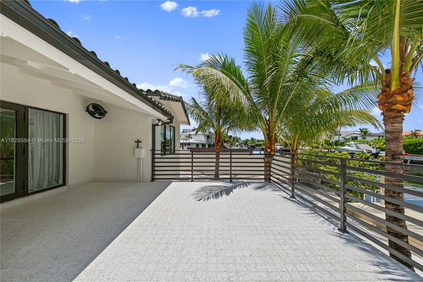 Small Image of 2010 NORTH EAST 122ND RD, North Miami Number 64