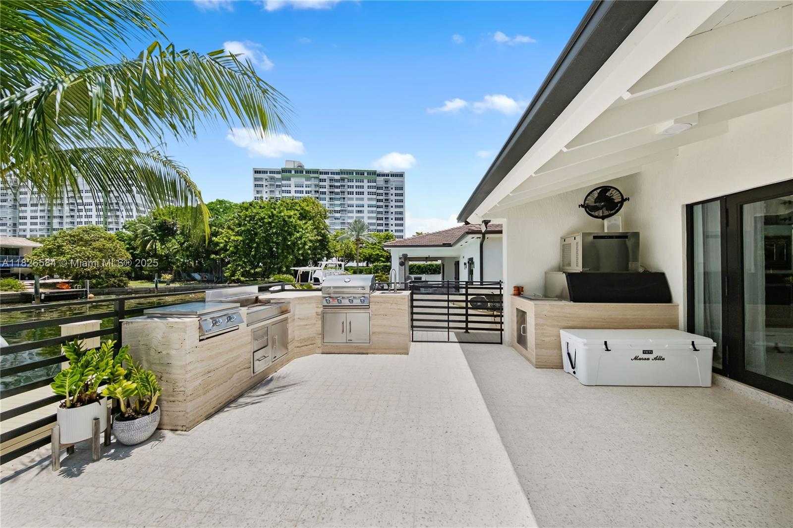 Small Image of 2010 NORTH EAST 122ND RD, North Miami Number 65