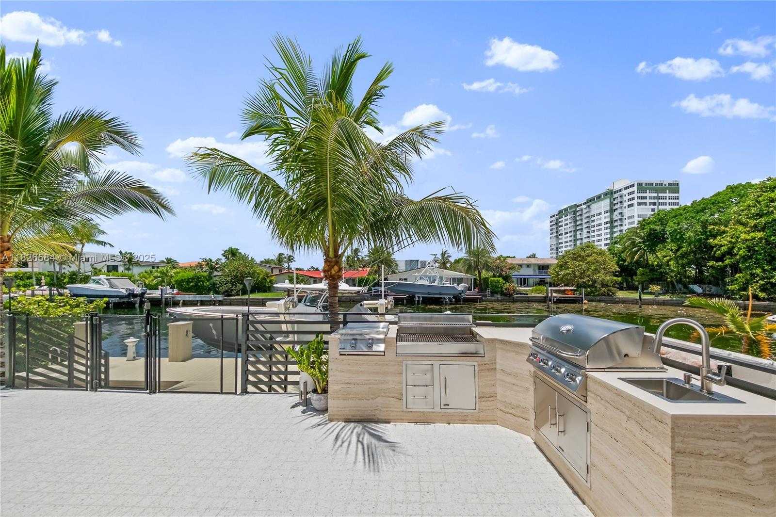 Small Image of 2010 NORTH EAST 122ND RD, North Miami Number 66