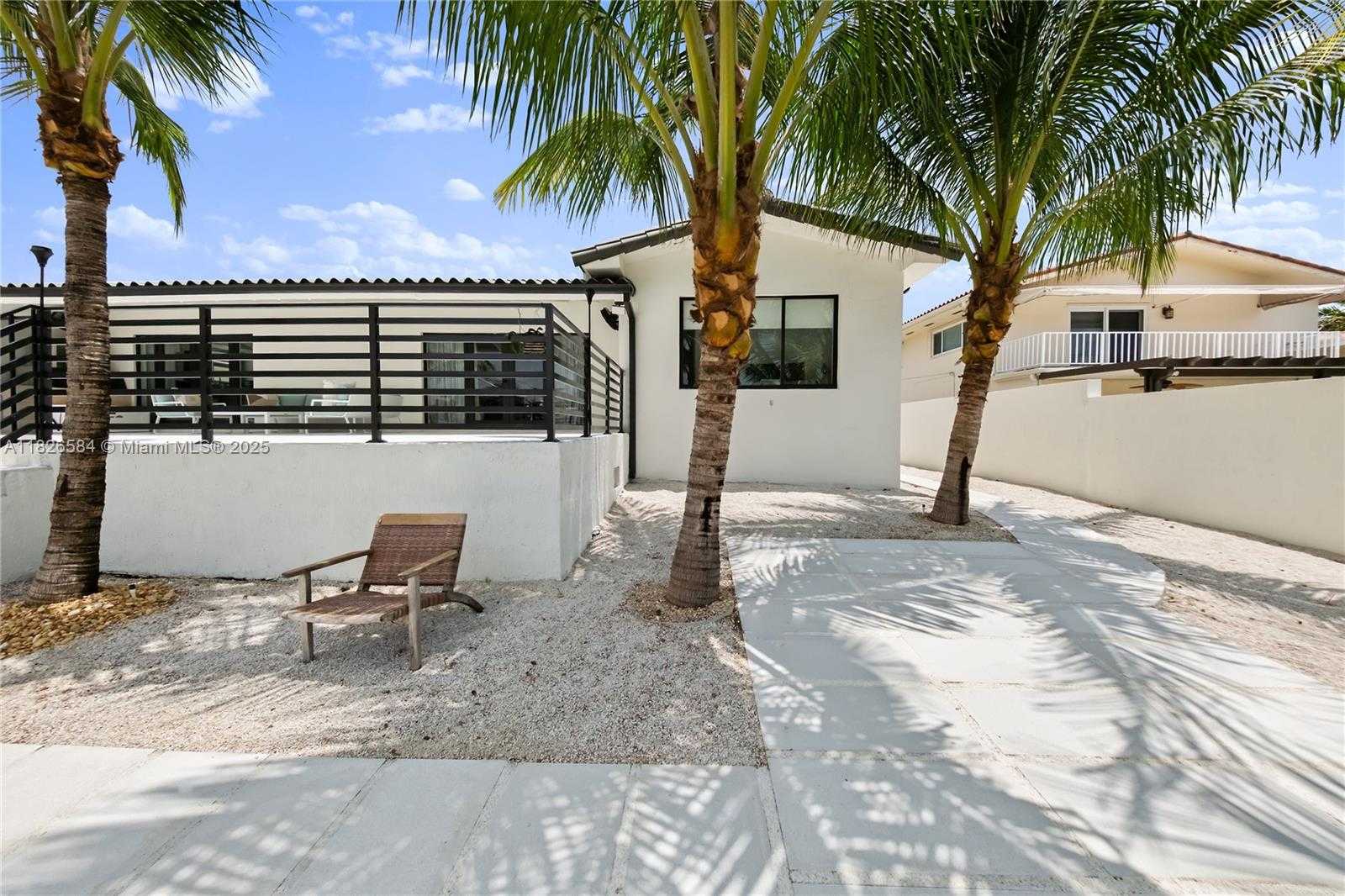 Small Image of 2010 NORTH EAST 122ND RD, North Miami Number 68