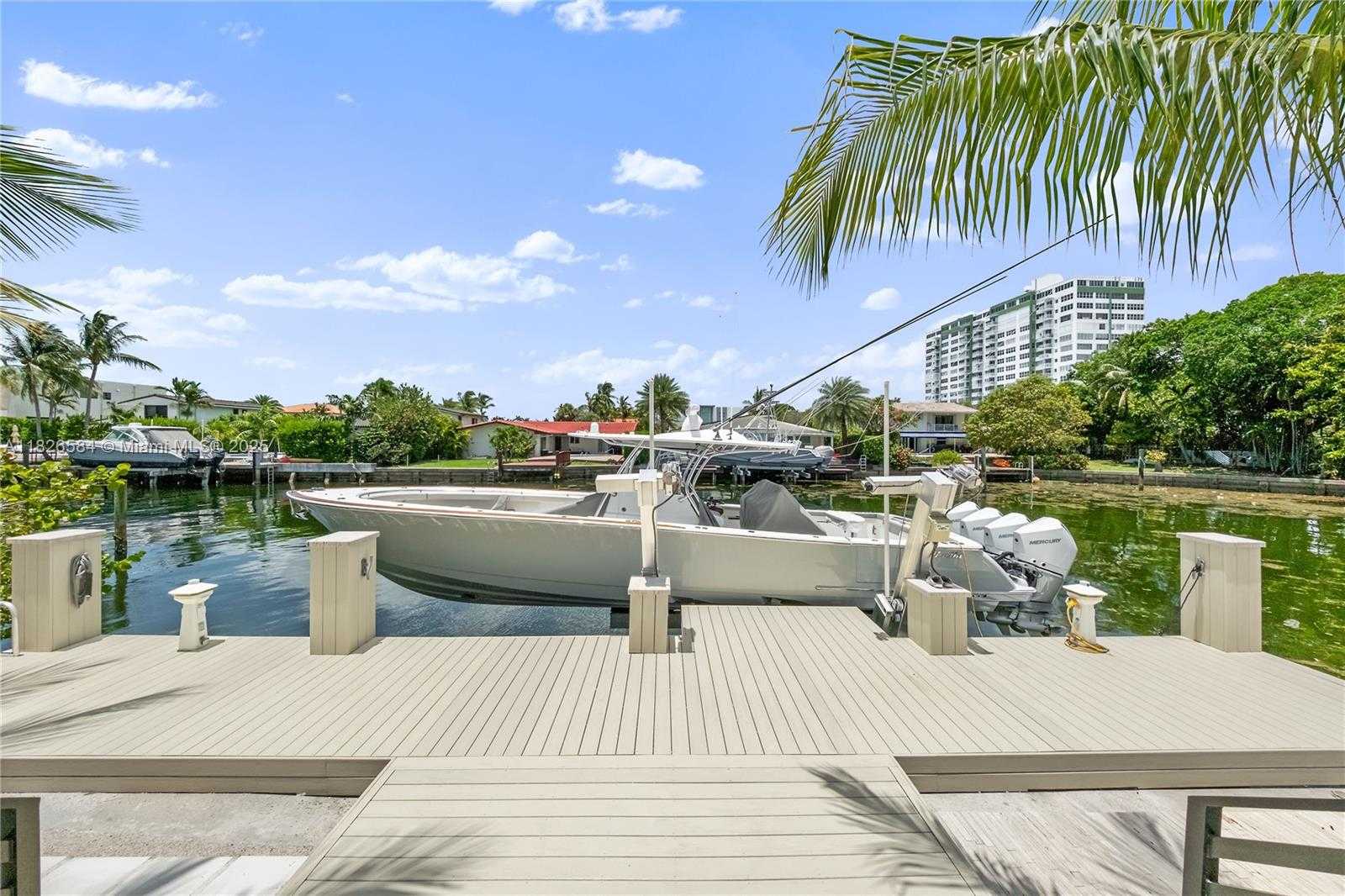 Small Image of 2010 NORTH EAST 122ND RD, North Miami Number 71