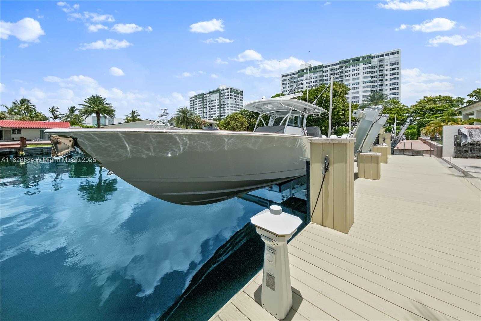 Small Image of 2010 NORTH EAST 122ND RD, North Miami Number 72