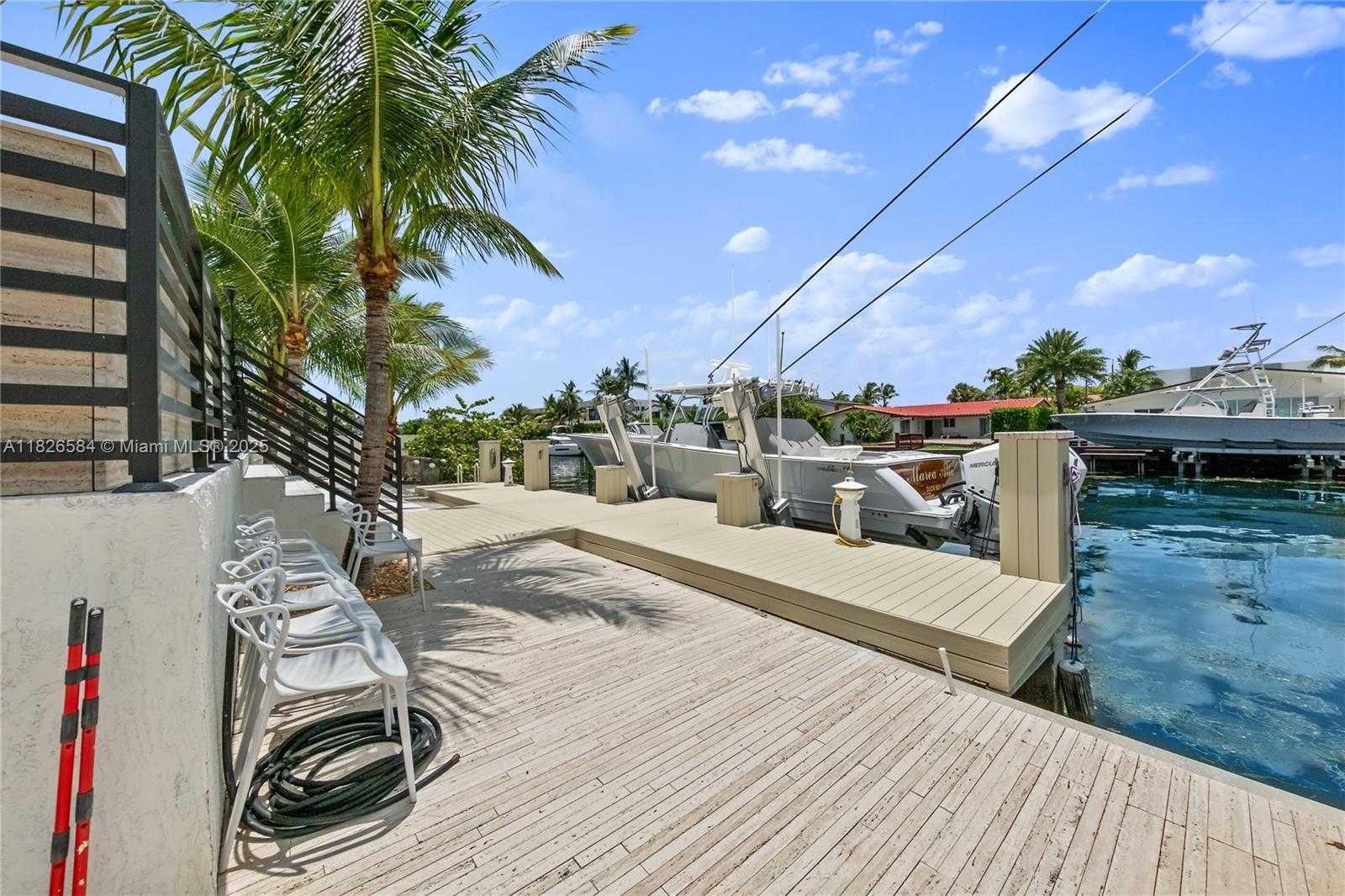 Small Image of 2010 NORTH EAST 122ND RD, North Miami Number 73