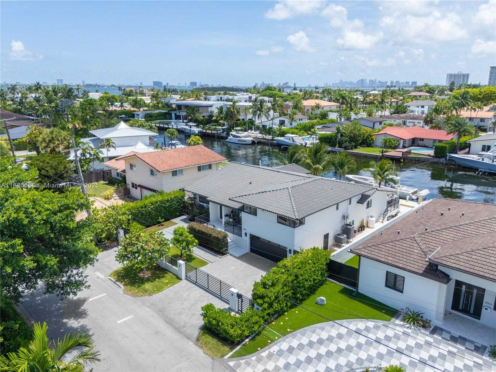 Small Image of 2010 NORTH EAST 122ND RD, North Miami Number 79