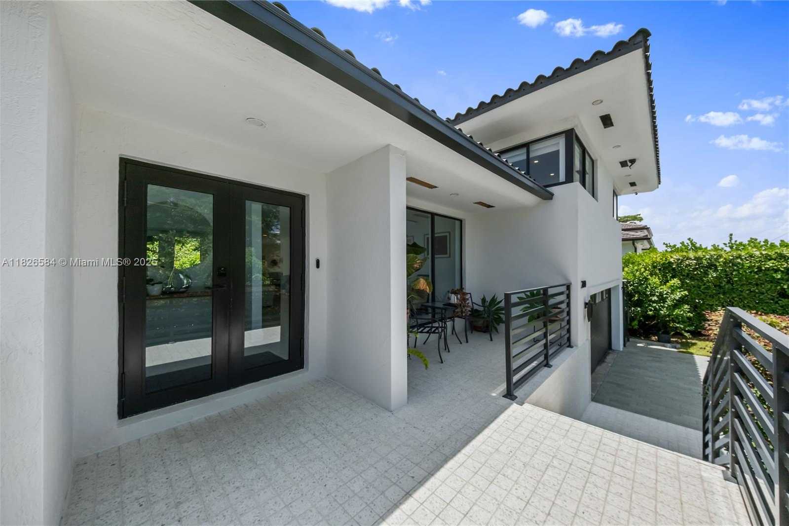 Small Image of 2010 NORTH EAST 122ND RD, North Miami Number 8