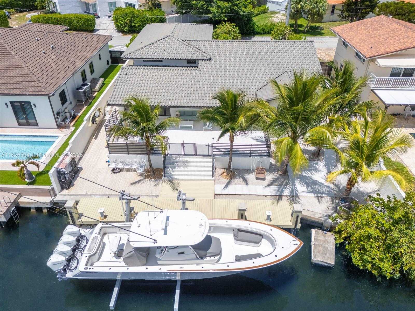 Small Image of 2010 NORTH EAST 122ND RD, North Miami Number 80