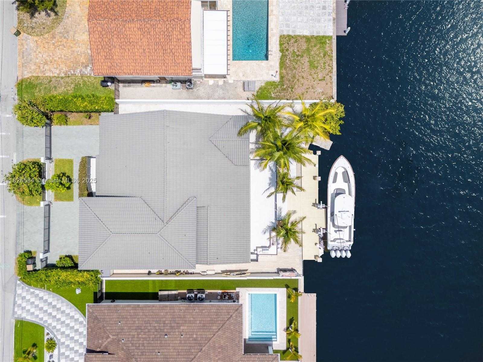 Small Image of 2010 NORTH EAST 122ND RD, North Miami Number 81