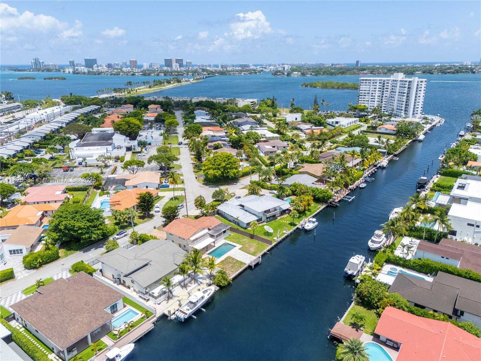Small Image of 2010 NORTH EAST 122ND RD, North Miami Number 83