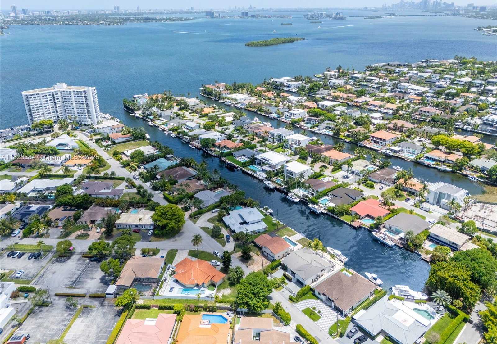 Small Image of 2010 NORTH EAST 122ND RD, North Miami Number 84