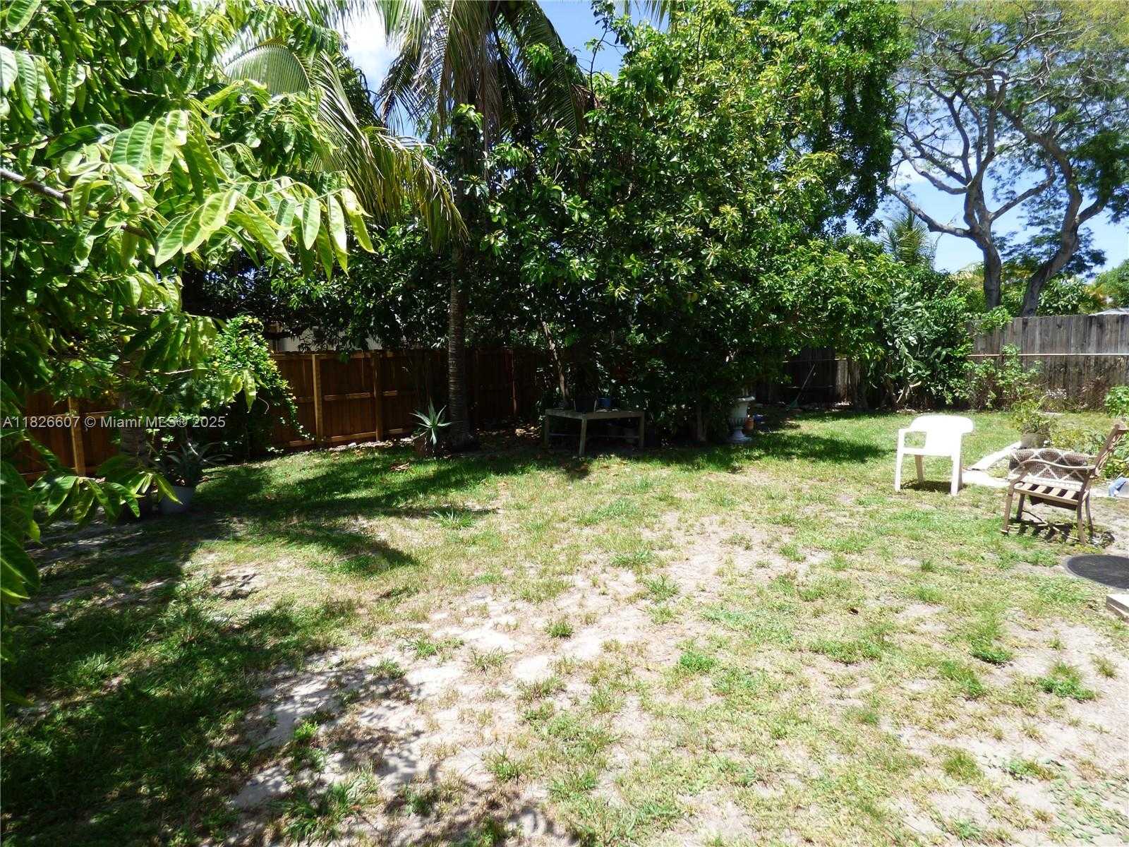 Small Image of 5501 JOHNSON ST, Hollywood Number 14