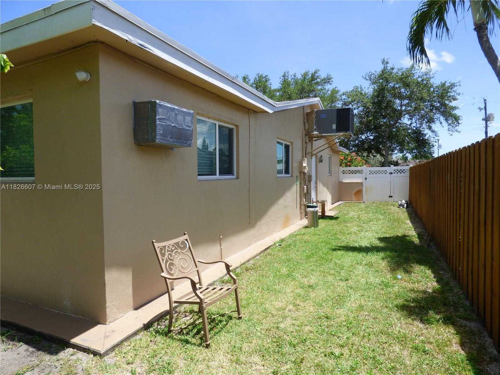 Small Image of 5501 JOHNSON ST, Hollywood Number 17