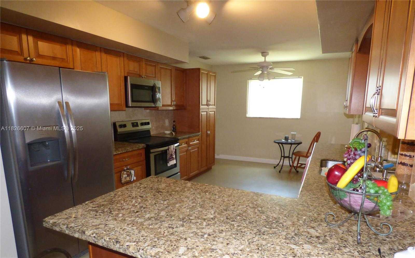 Small Image of 5501 JOHNSON ST, Hollywood Number 3