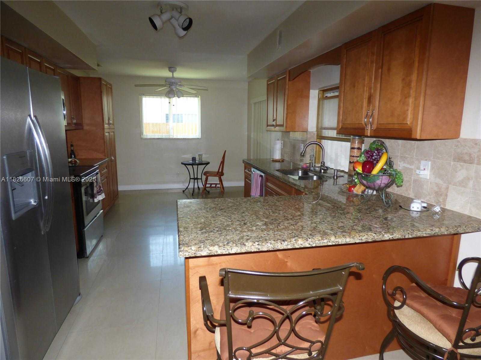 Small Image of 5501 JOHNSON ST, Hollywood Number 5