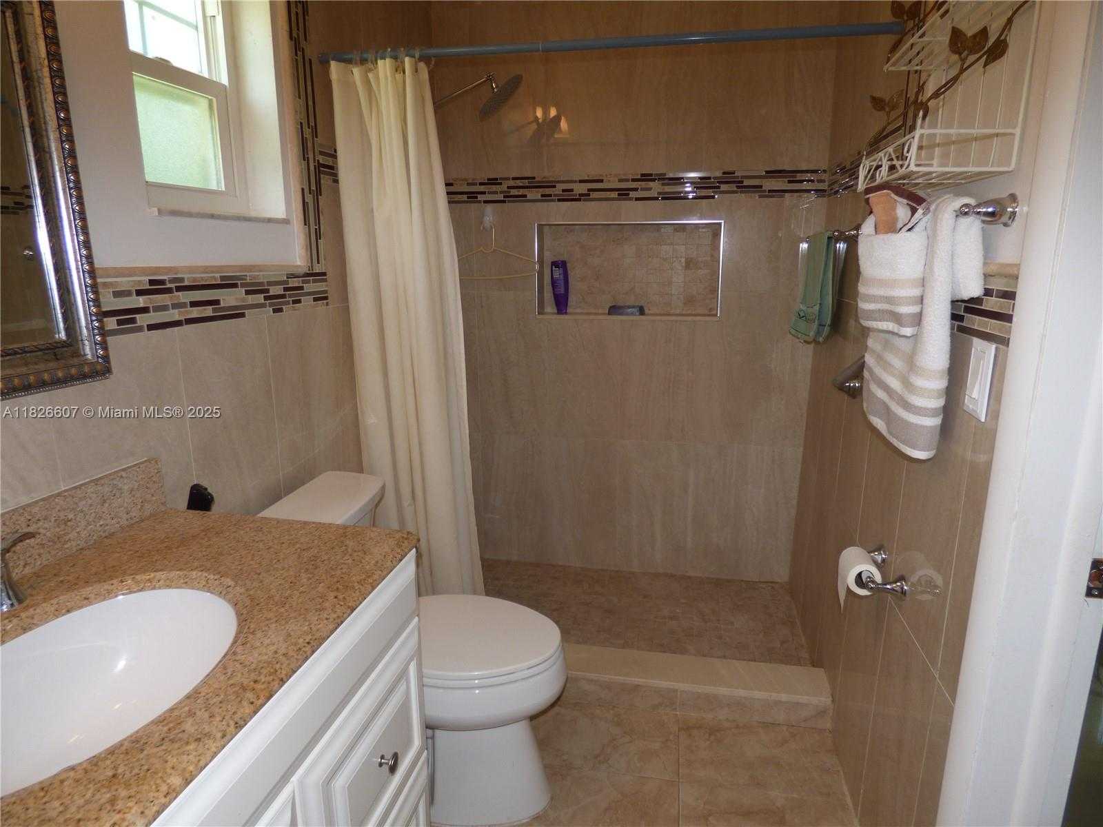 Small Image of 5501 JOHNSON ST, Hollywood Number 8
