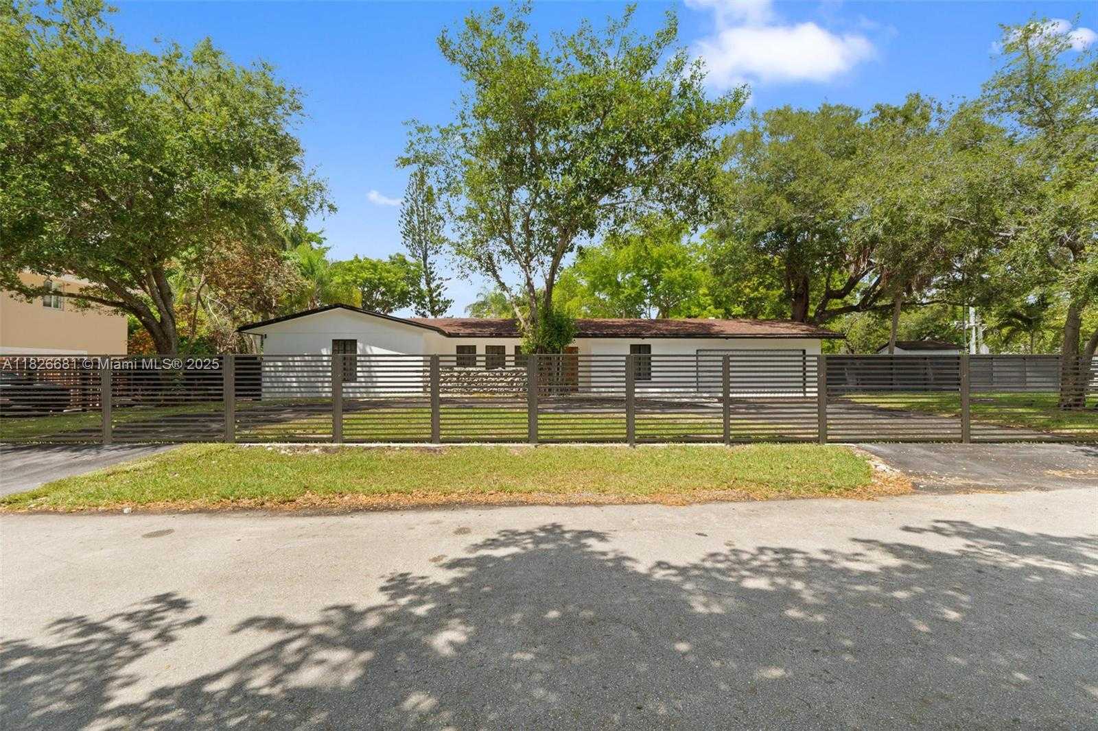 Small Image of 15202 SOUTH WEST 80TH AVE, Palmetto Bay Number 2