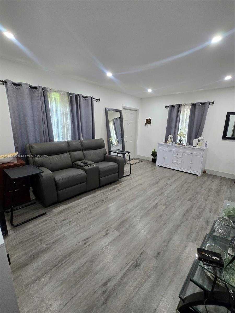 Small Image of 1127 NORTH WEST 74TH ST, Miami Number 11