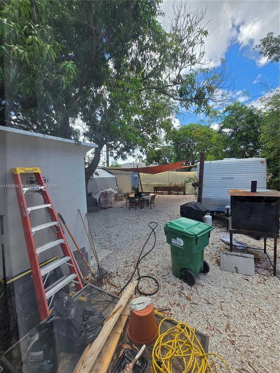 Small Image of 1127 NORTH WEST 74TH ST, Miami Number 12