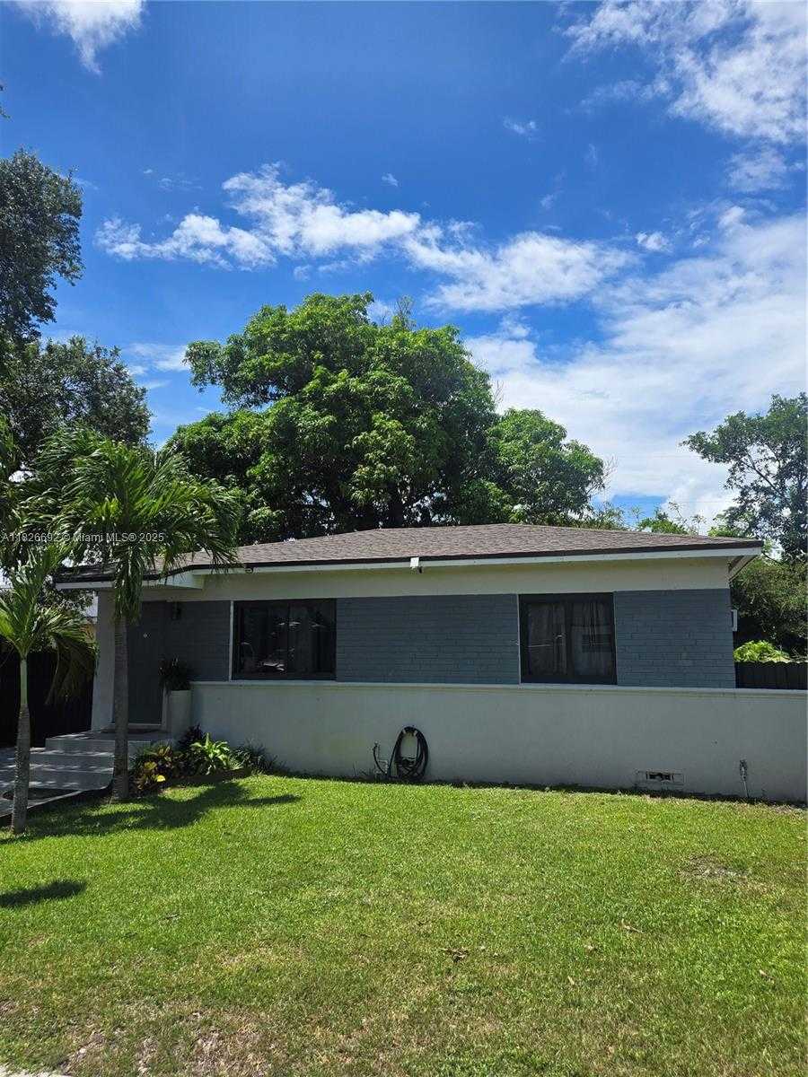Small Image of 1127 NORTH WEST 74TH ST, Miami Number 3