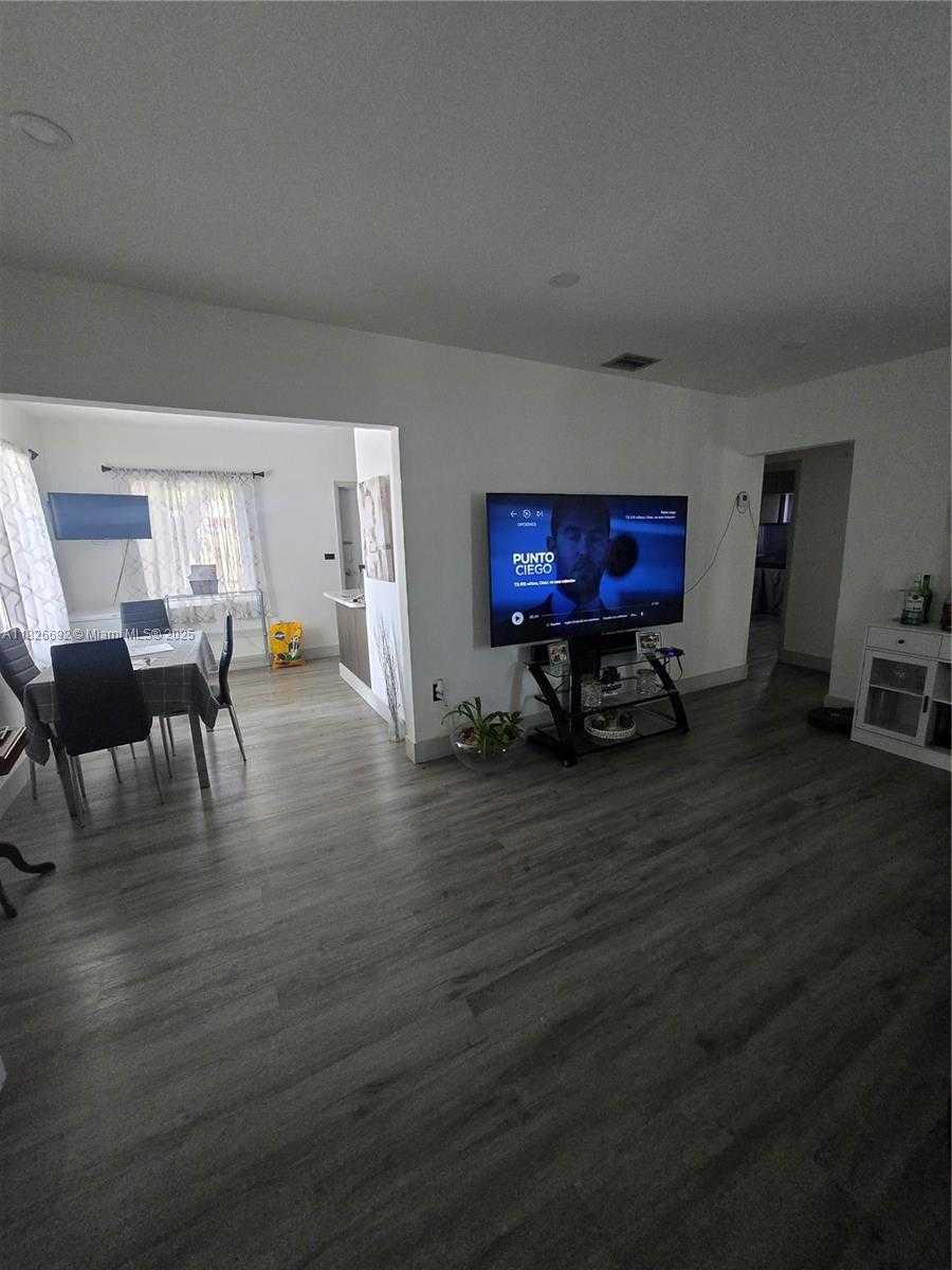 Small Image of 1127 NORTH WEST 74TH ST, Miami Number 4