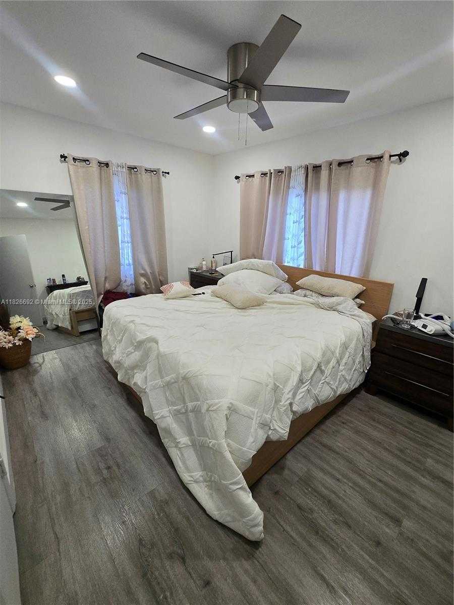 Small Image of 1127 NORTH WEST 74TH ST, Miami Number 8