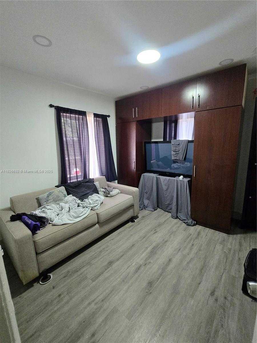 Small Image of 1127 NORTH WEST 74TH ST, Miami Number 9