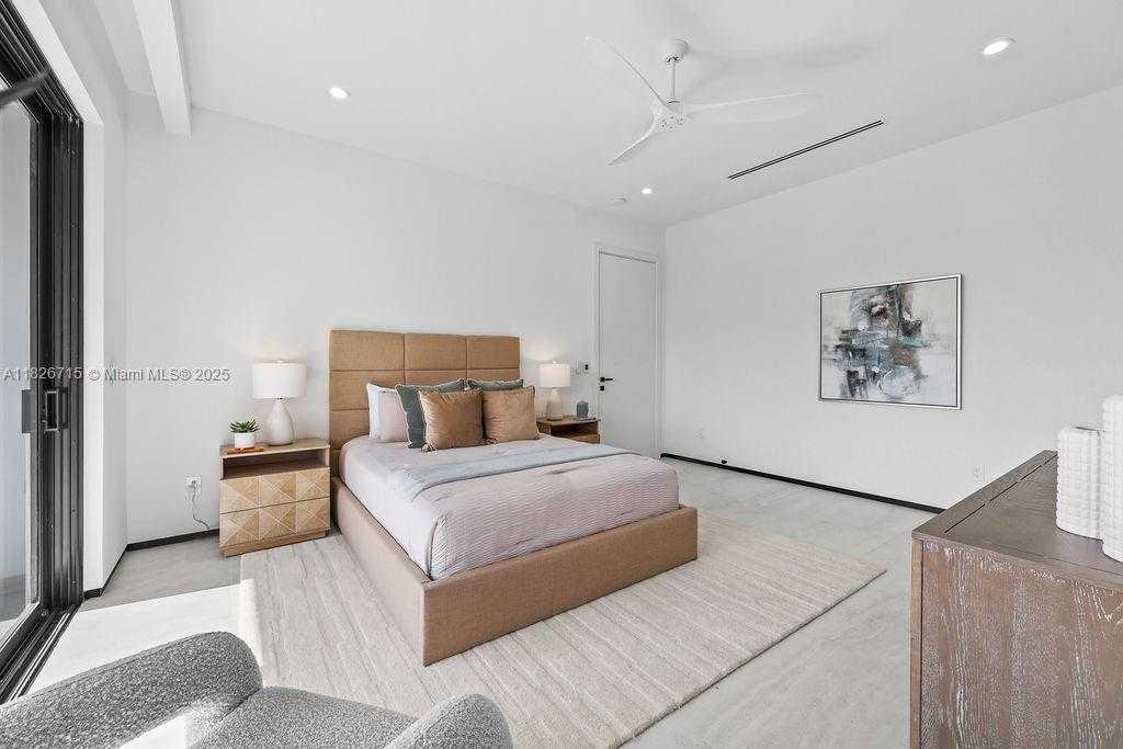 Small Image of 1132 SOUTH EAST 6TH TER, Fort Lauderdale Number 33