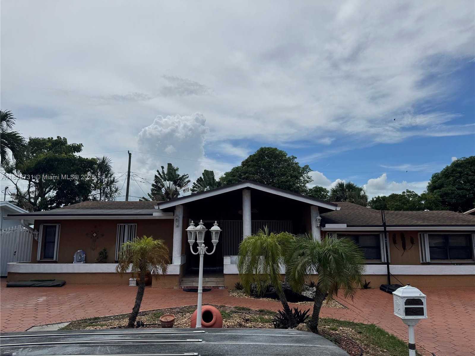 Small Image of 5372 WEST 9TH AVE, Hialeah Number 2