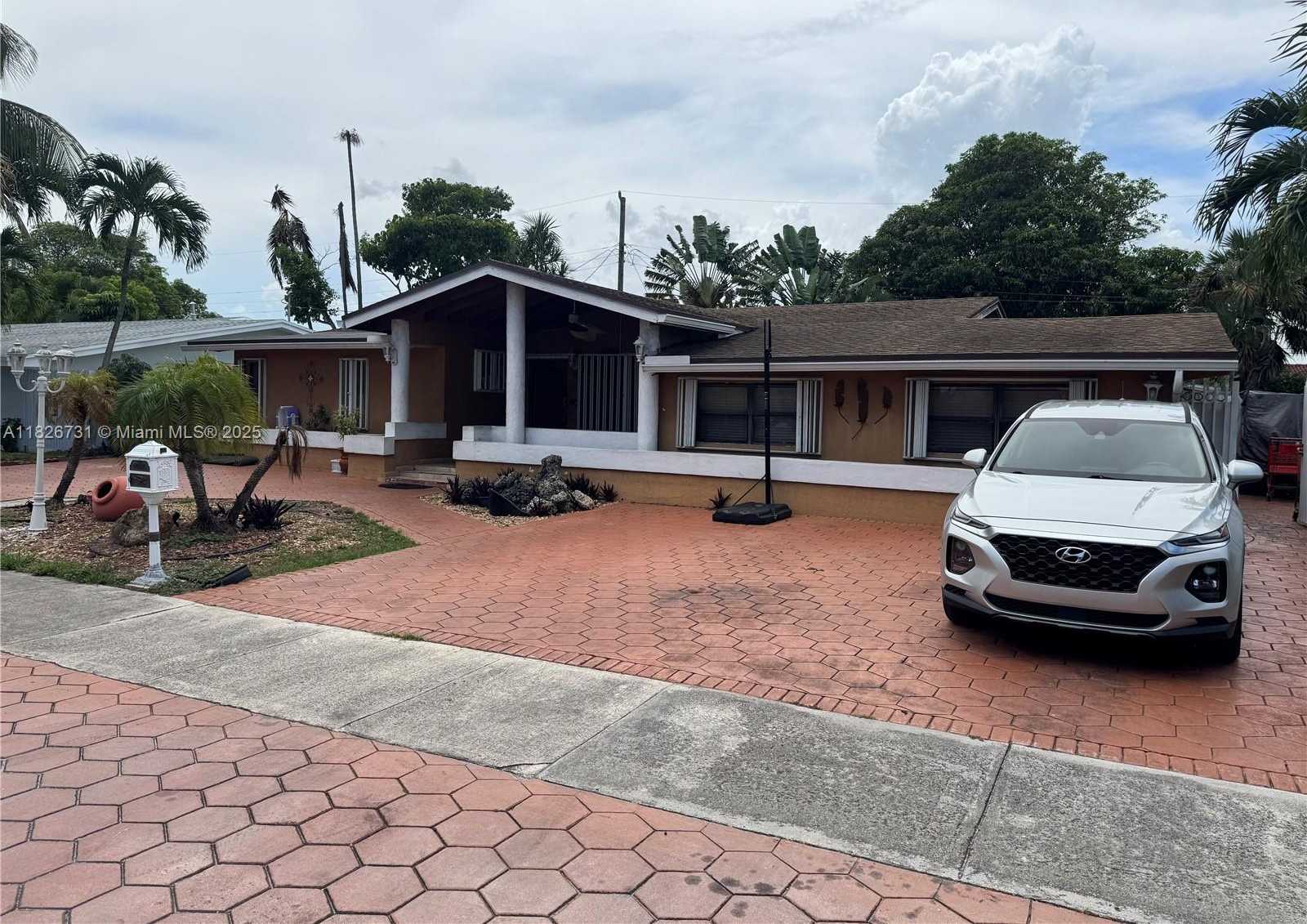 Small Image of 5372 WEST 9TH AVE, Hialeah Number 4