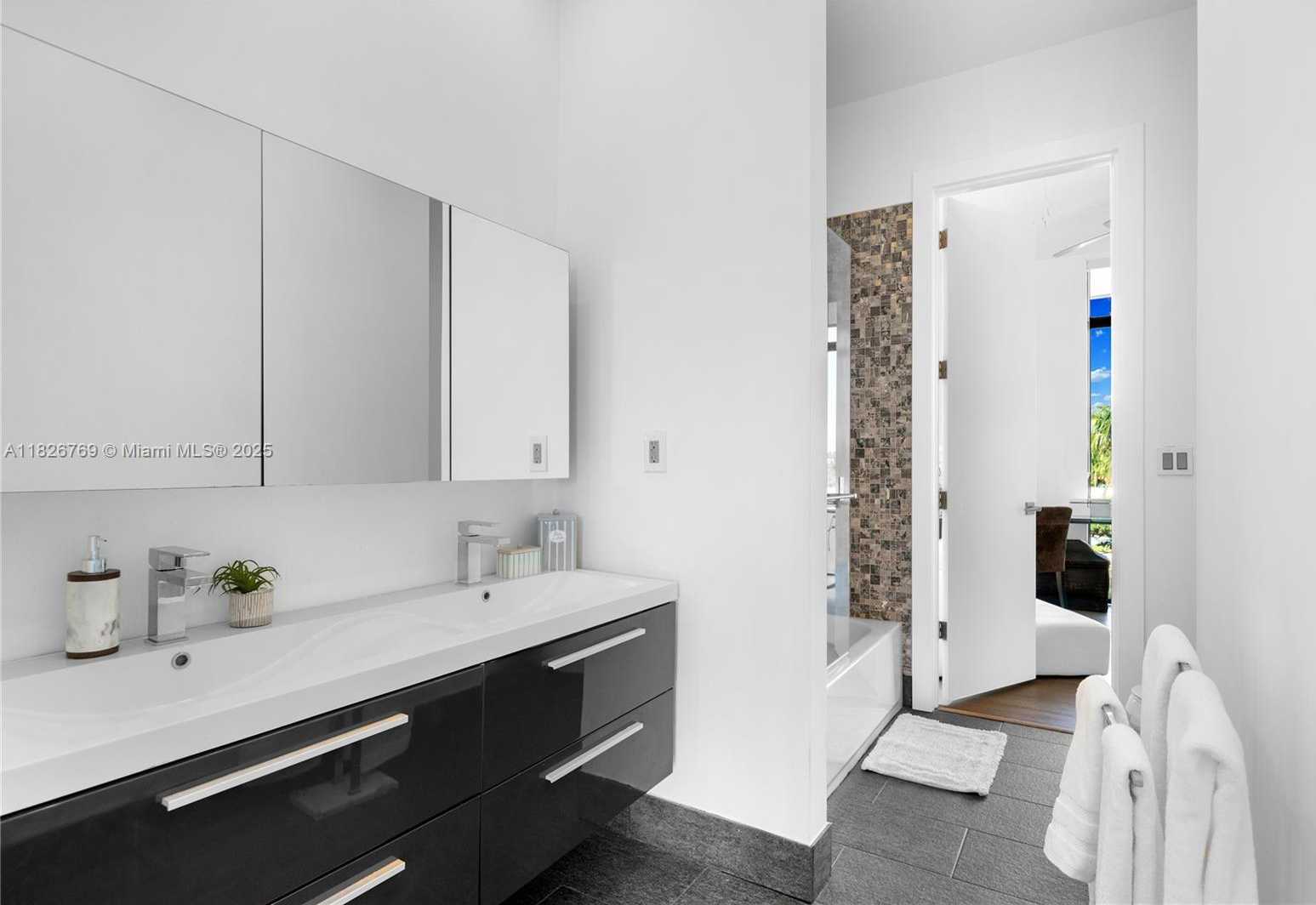 Small Image of 1009 NORTH EAST 104TH ST, Miami Shores Number 40