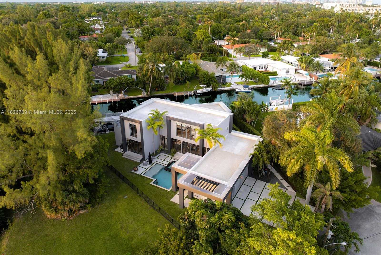 Small Image of 1009 NORTH EAST 104TH ST, Miami Shores Number 5