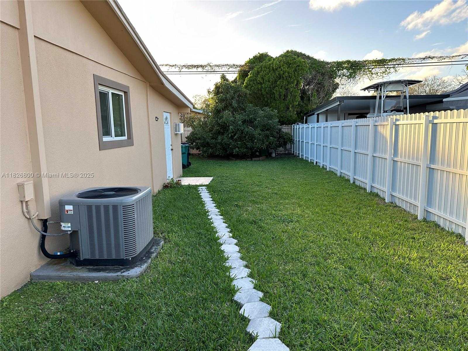 Small Image of 19360 SOUTH WEST 116 AVE, Cutler Bay Number 14