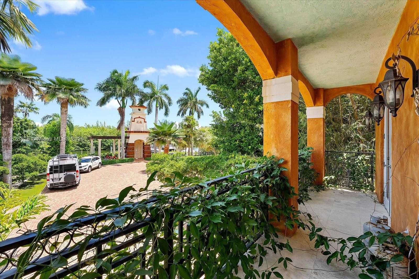 Small Image of 5843 PARADISE POINT DR, Palmetto Bay Number 16