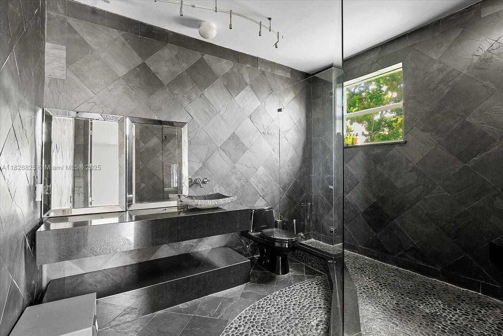Small Image of 5843 PARADISE POINT DR, Palmetto Bay Number 27