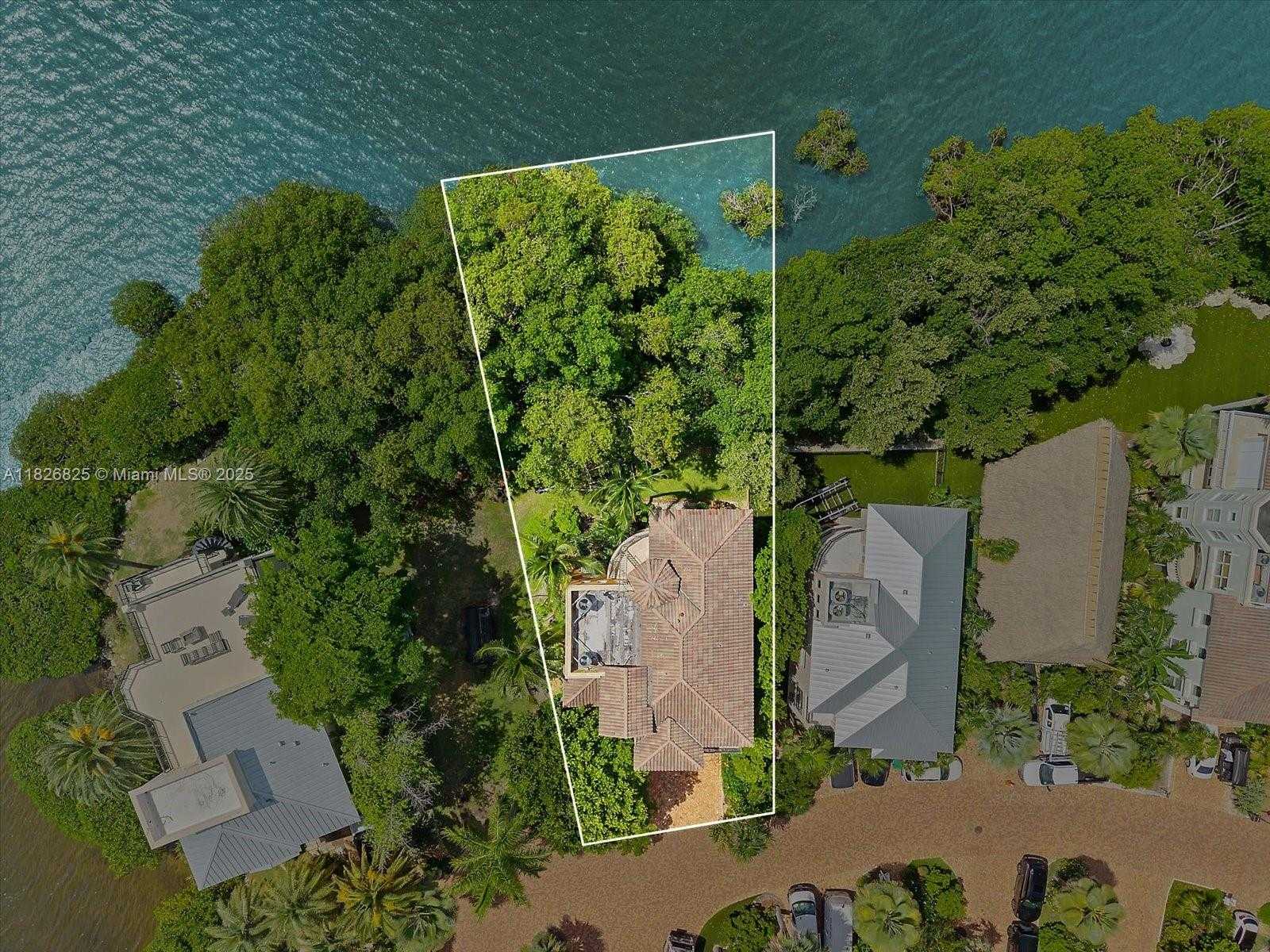 Small Image of 5843 PARADISE POINT DR, Palmetto Bay Number 6