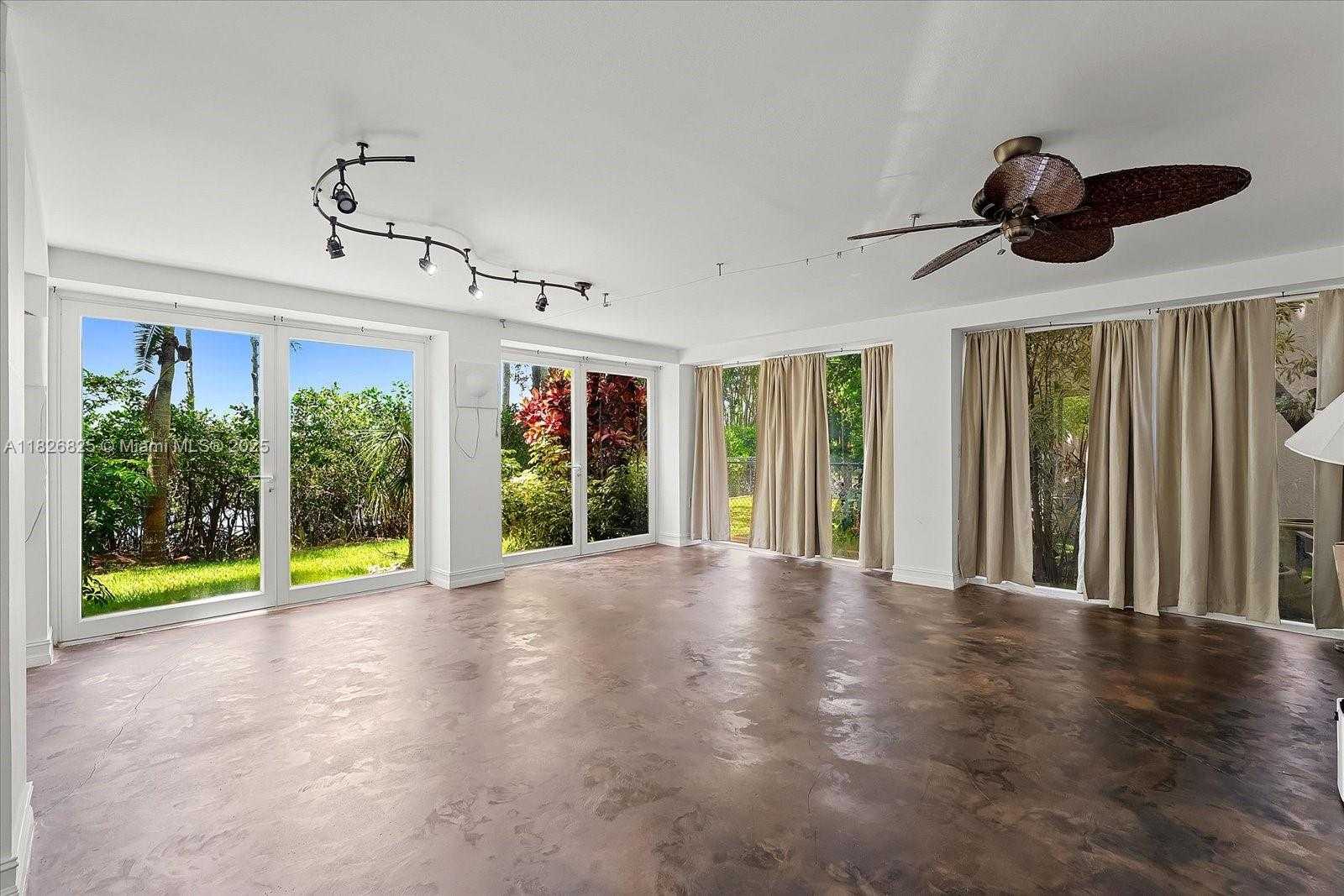 Small Image of 5843 PARADISE POINT DR, Palmetto Bay Number 9
