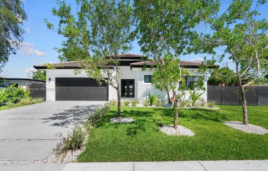 Small Image of 21311 INGRAHAM AVE RD, Cutler Bay Number 3