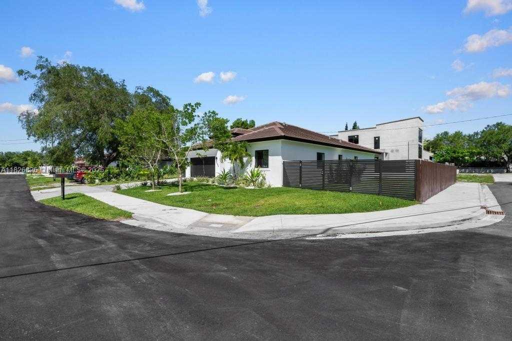 Small Image of 21311 INGRAHAM AVE RD, Cutler Bay Number 4