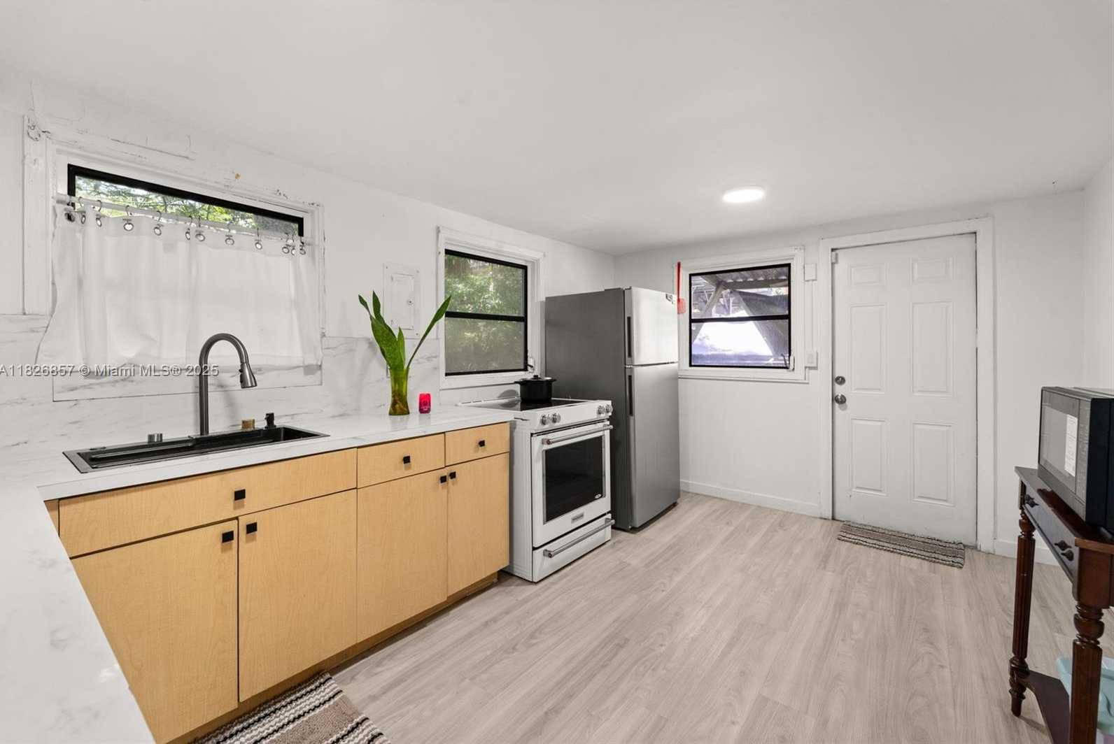 Small Image of 349 NORTH WEST 41ST ST, Miami Number 4