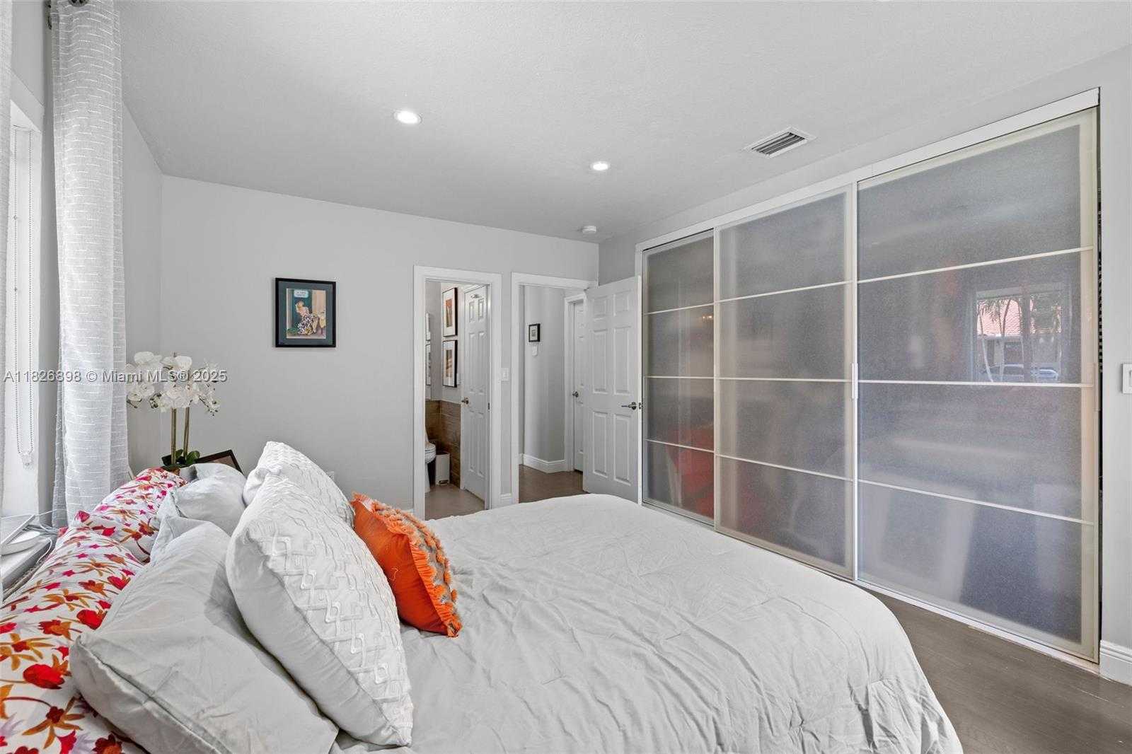 Small Image of 1903 FERDINAND ST, Coral Gables Number 26
