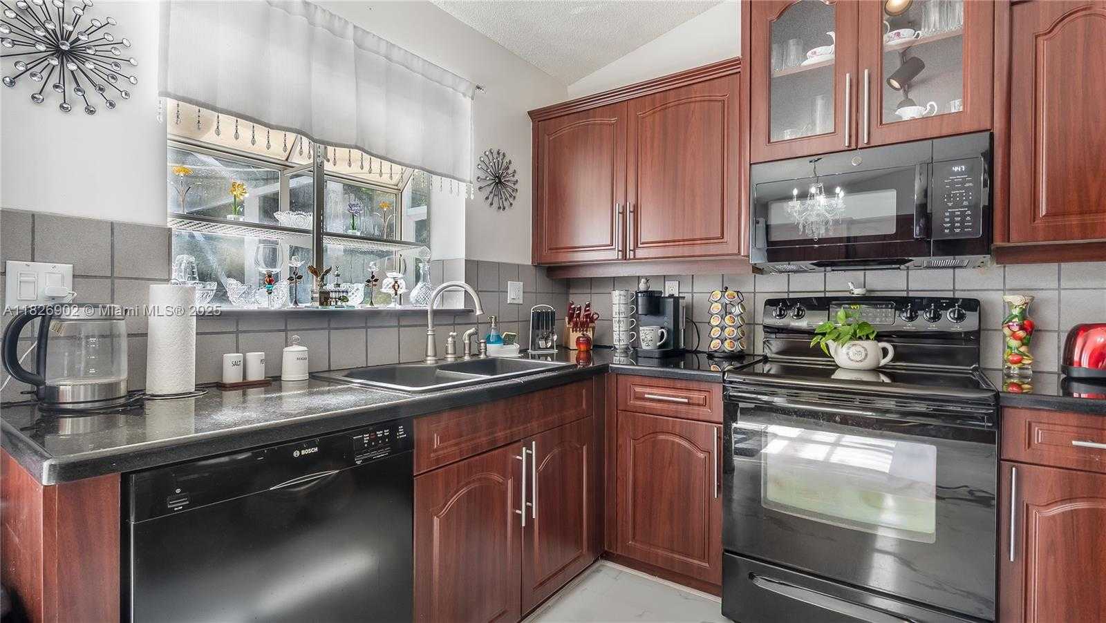 Small Image of 1720 SOUTH WEST 137TH WAY, Miramar Number 13