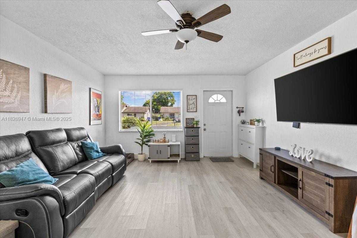 Small Image of 7307 SOUTH WEST 8TH ST, North Lauderdale Number 5