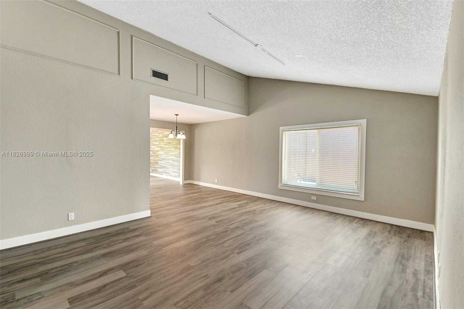 Small Image of 11120 NORTH WEST 26TH PL, Sunrise Number 3