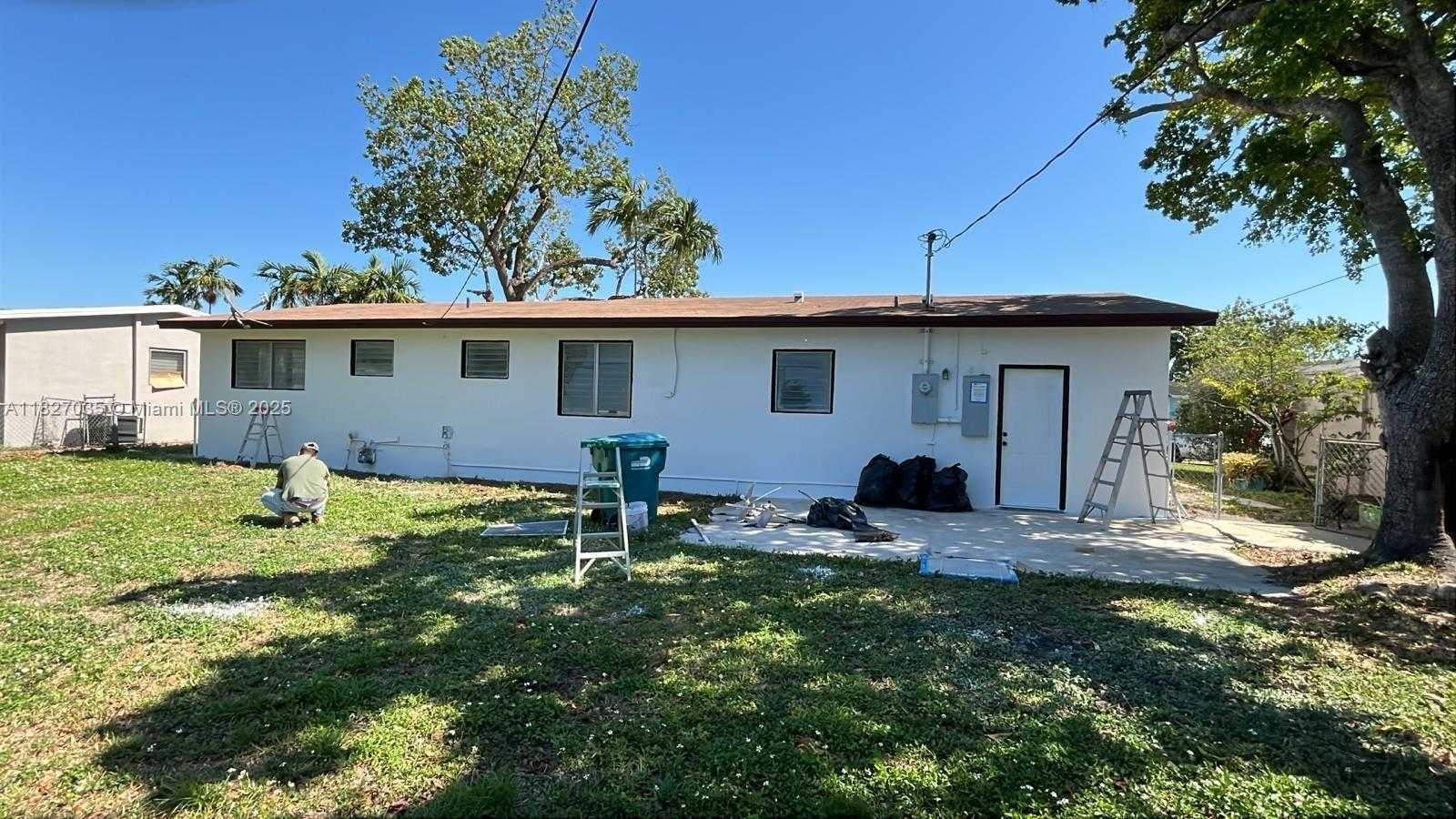 Small Image of 1301 NORTH WEST 198TH ST, Miami Gardens Number 2